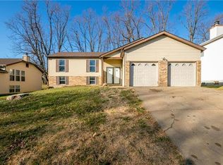 11835 Seven Hills Dr, Florissant, MO 63033