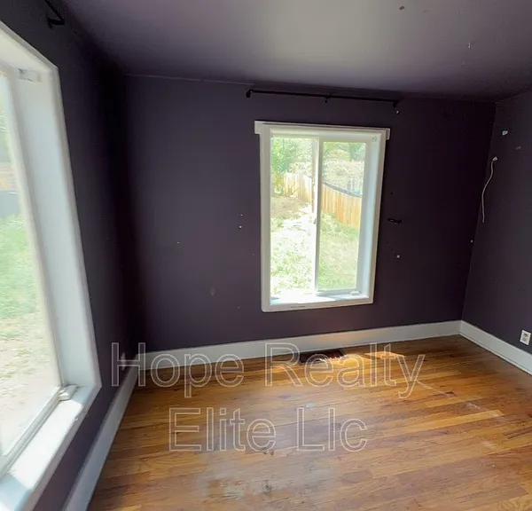1230 N Chestnut St — Photo 4