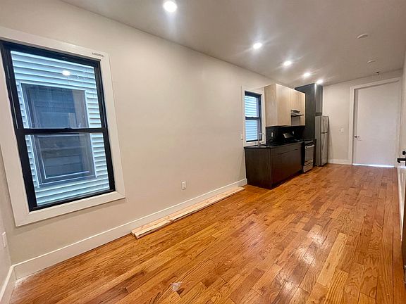 4th image of 152 Boyd Ave #1R