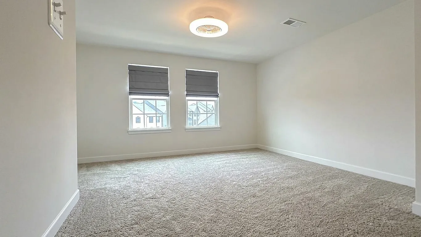 1 bed, $900 — Photo 1