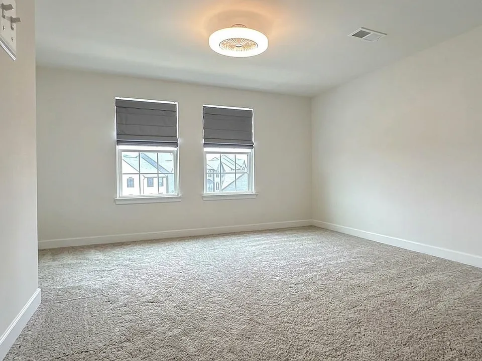 1006 Alum Spring Rd #4