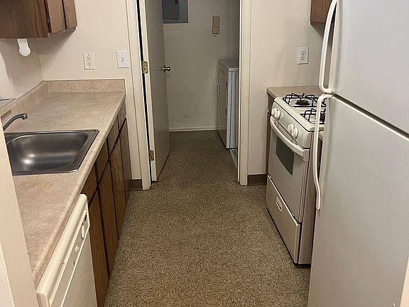 3rd image of 46 Sussex Pl #46