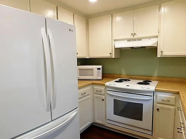 1651 S Juniper St #225 — Photo 3