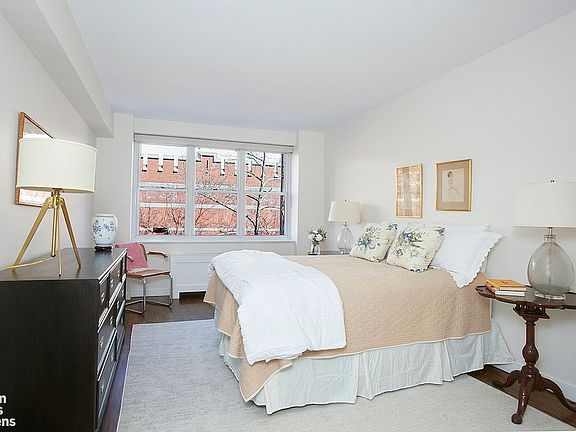 3rd image of 116 E 66th St APT 5E