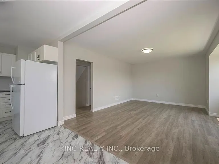 1224 Oxford St E — Photo 6