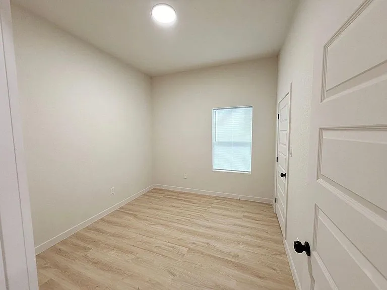 7147 Avenue K #B — Photo 10