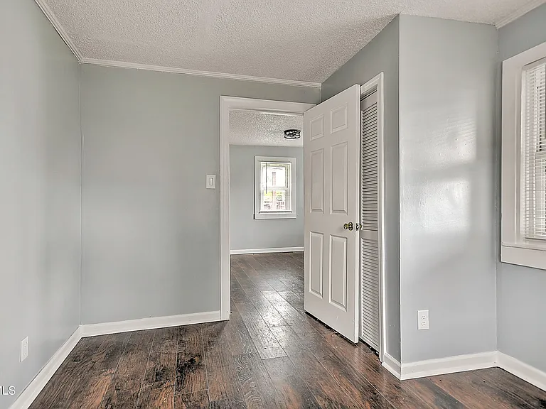 1208 Riverside Ave — Photo 15