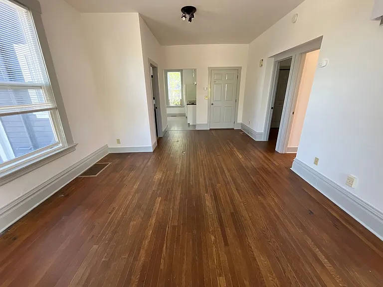 511 E Chestnut St — Photo 23