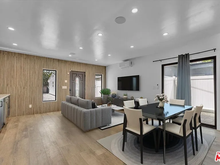 14121 Califa St — Photo 47