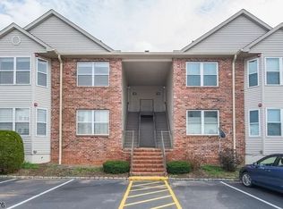 16 Gina Ct #908, East Hanover, NJ 07936