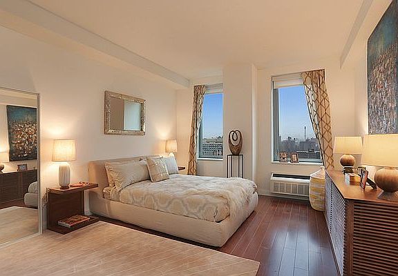 4th image of 81 Fleet Pl APT 7E