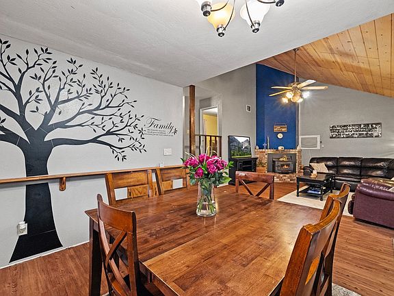 3rd image of 17851 Robin Rd