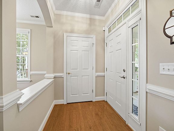 5th image of 204 Crystal Brook Ln