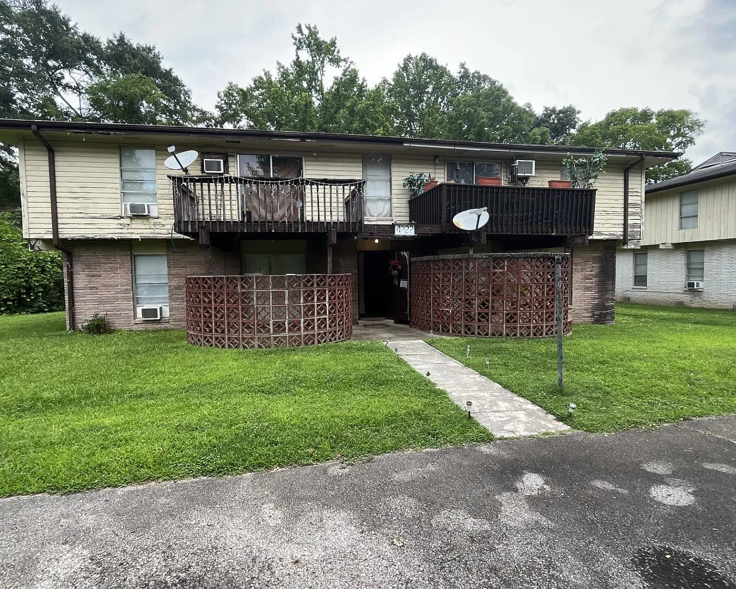2 bed, 1.0 bath, $695 — Photo 2