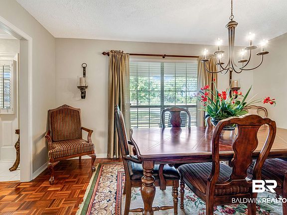 4th image of 1031 Seven Hills Dr