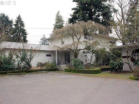 4th image of 752 SE Oak St