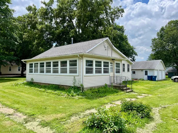 311 Clinton St, Hudson, IL 61748