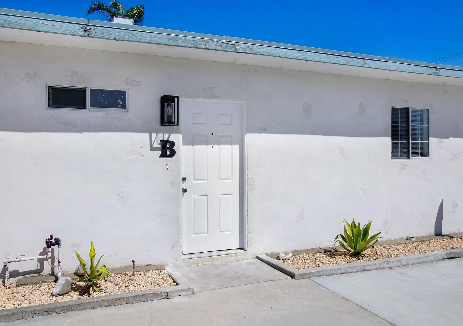 Foothill Villa — Photo 1
