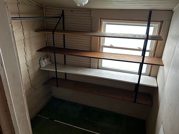 5th image of 253 Locust St
