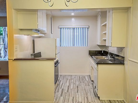 5th image of 8556 Cashio St APT 4