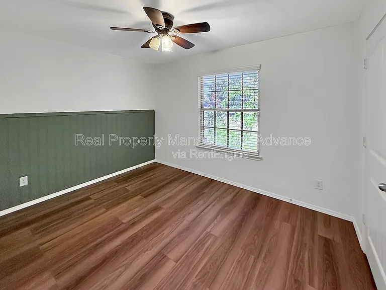 1305 Savannah Ridge Dr — Photo 12