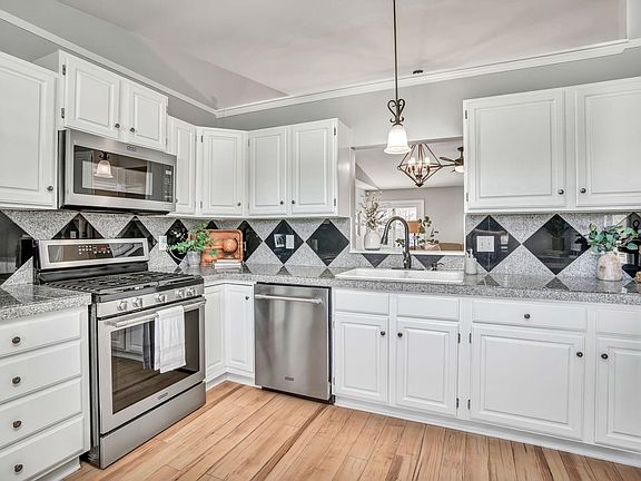 5th image of 341 N Oakwood Ct
