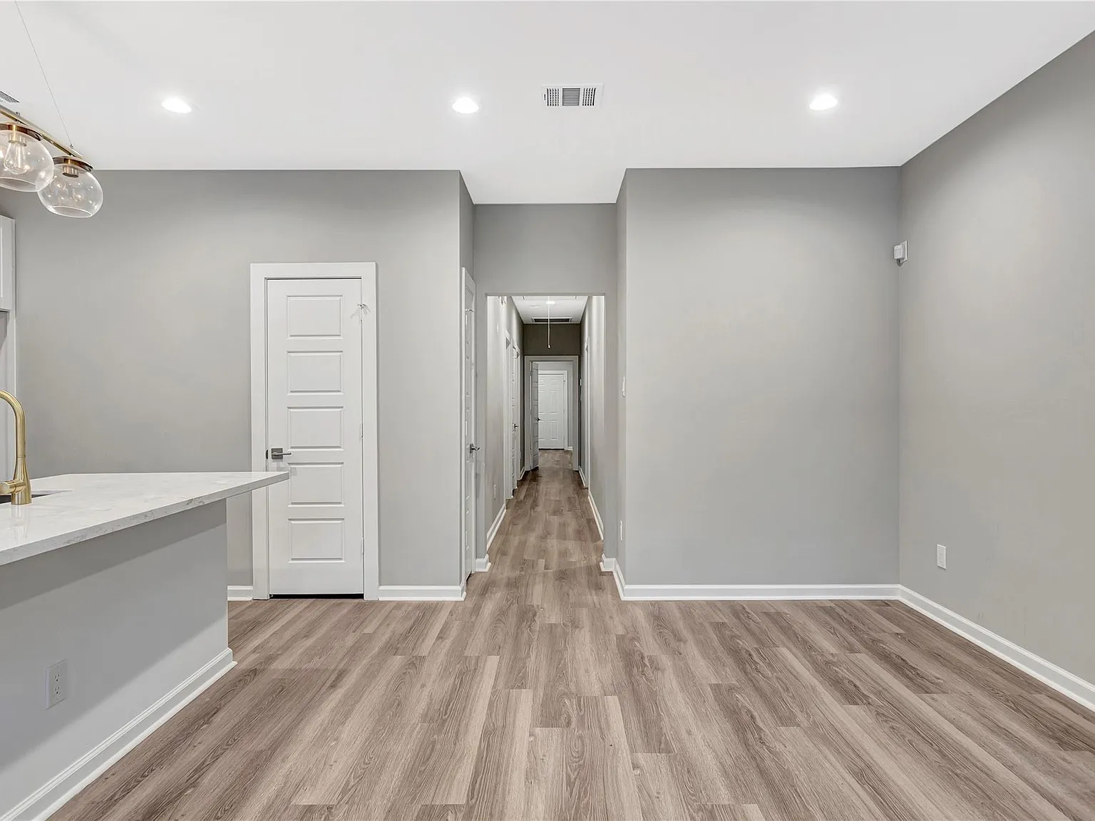 3 bed, 2.0 bath, 1295 sqft, $2,095 — Photo 2