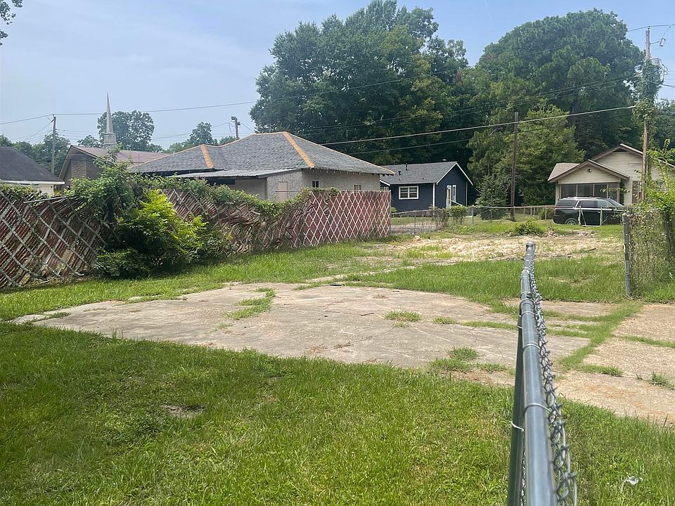 2nd image of 318 Magnolia St