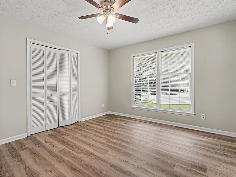 886 Martin Heights Dr #B — Photo 13