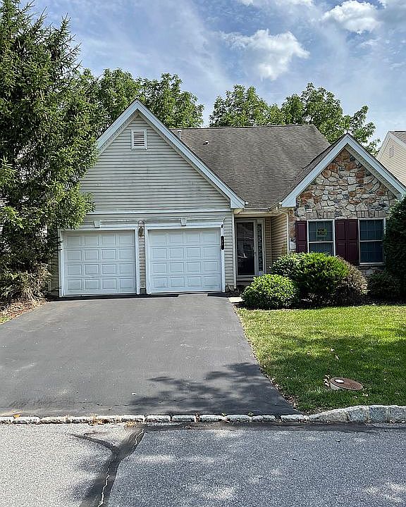 1st image of 90 Glenmoor Cir