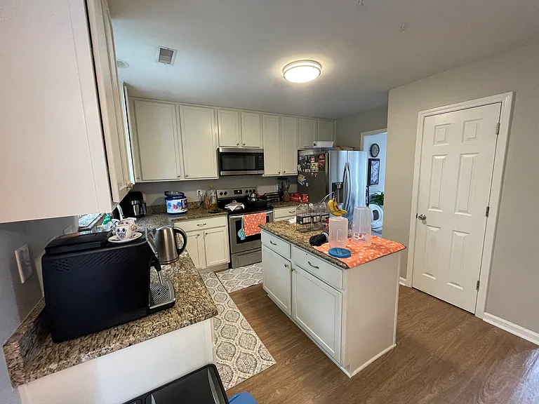 605 Holly Thorn Trce — Photo 14