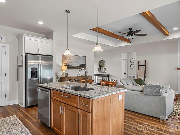 4th image of 1459 Malden Ct