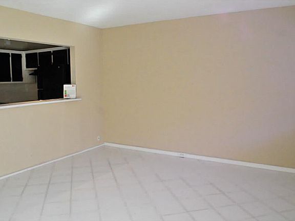 5th image of 42 Westbury B #42