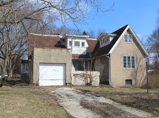 903 Lavoie Ave, Elgin, IL 60120
