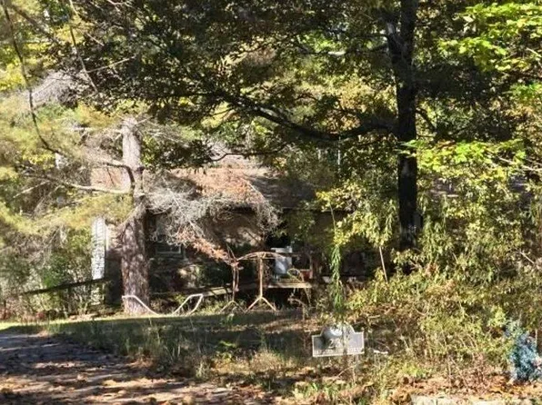 235 Huckleberry Hills Ln, Tuscumbia, AL 35674