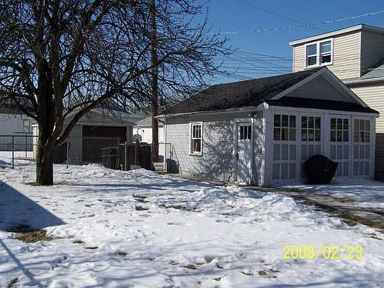 4th image of 2726 N Newcastle Ave
