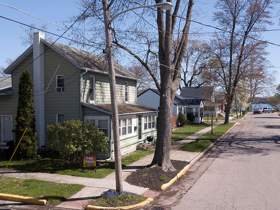 Corner of Lake and East John Street