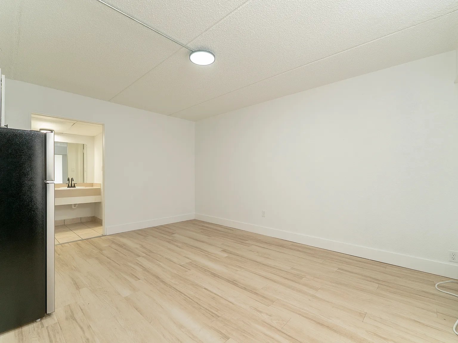 Studio, 300 sqft, $620 — Photo 3