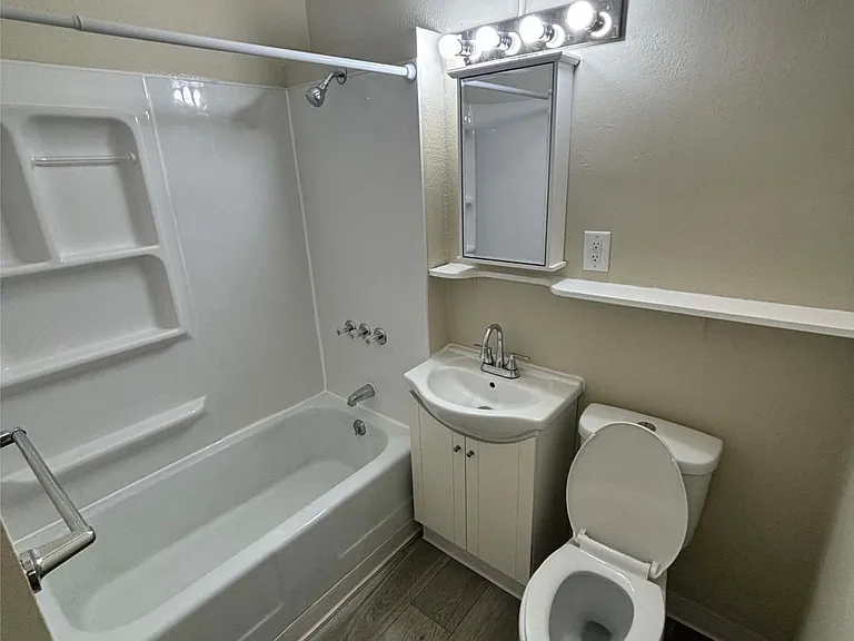 625 Owen St #1 — Photo 14