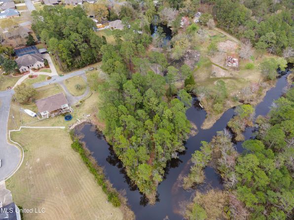 Lake Geneva Dr, Ocean Springs, MS 39564