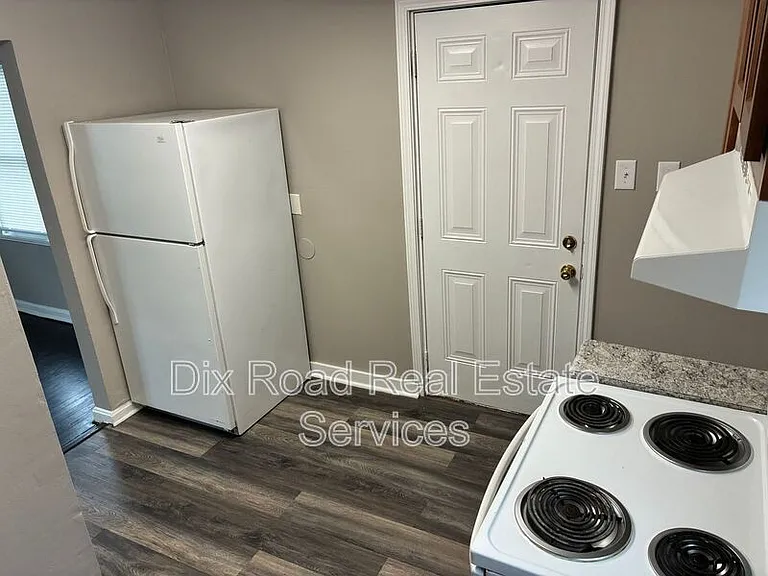 729 Cleverly Rd — Photo 10