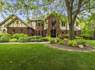 W303N3268 Timber Hill Ct, Pewaukee, WI 53072