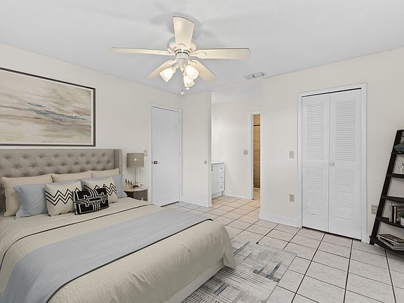 3rd image of 5898 Sagunto St