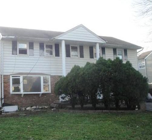 1st image of 32 Lynwood Dr
