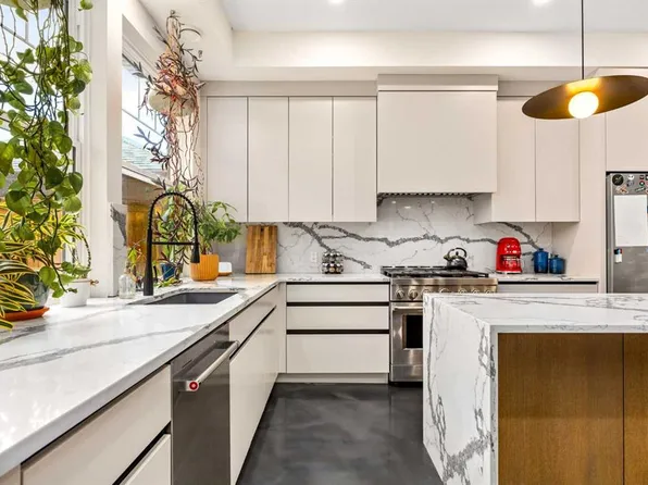 1129 E Maggie St SE, Calgary, AB T2G 4L8