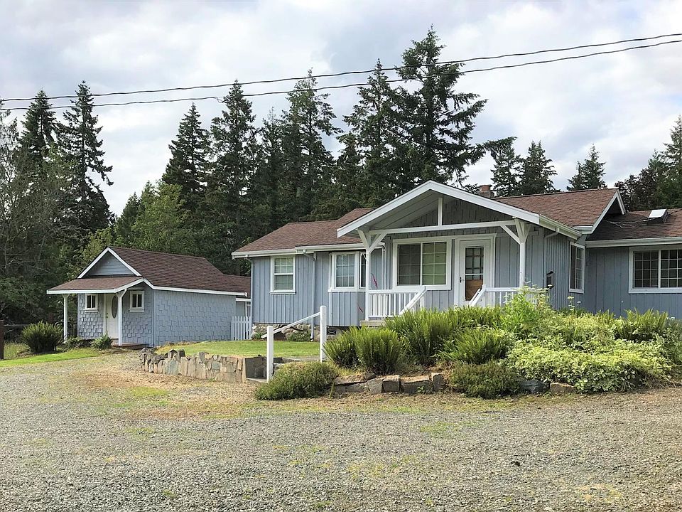 Front of house with bonus studio