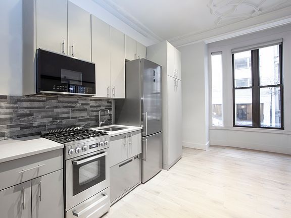 2nd image of 130 E 37th St APT 2S