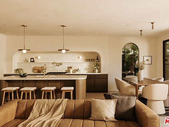5th image of 2404 Birkdale St