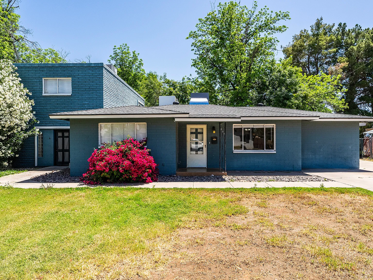 6 bed, 3000 sqft, $850 — Photo 2