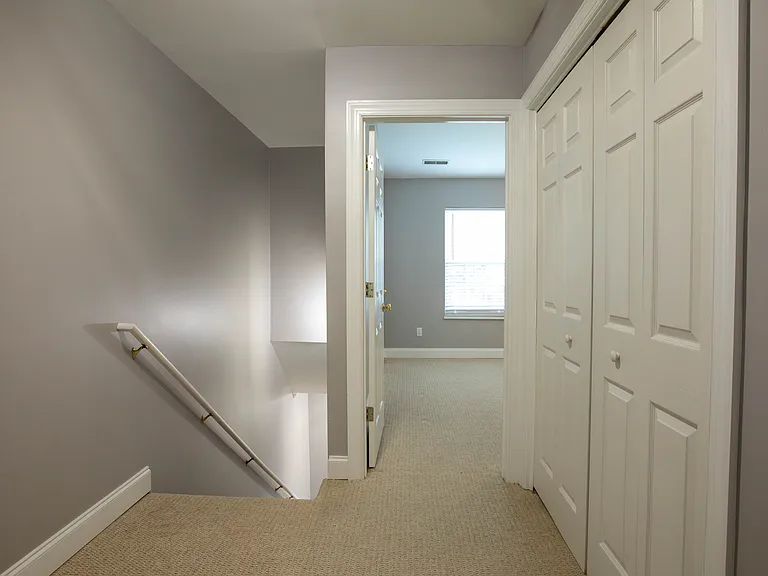 312 Queen Victoria Way — Photo 12